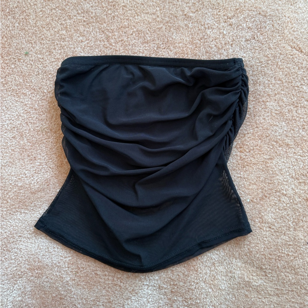 PrettyLittleThing Black Ruched Strapless Crop Top